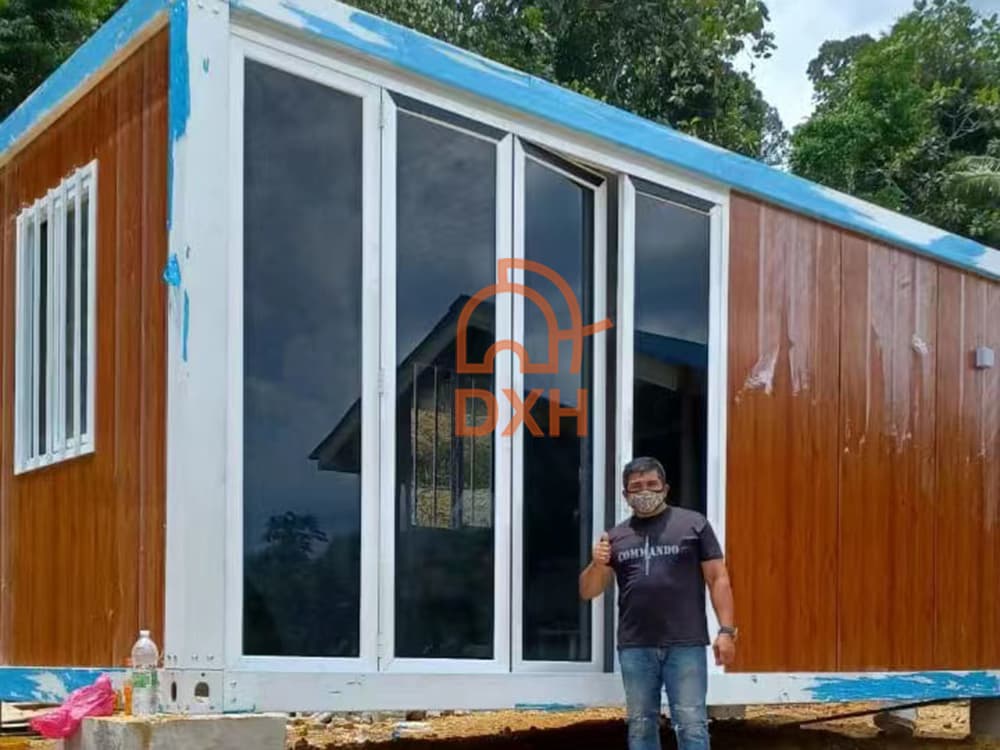 Glass curtain wall detachable container house